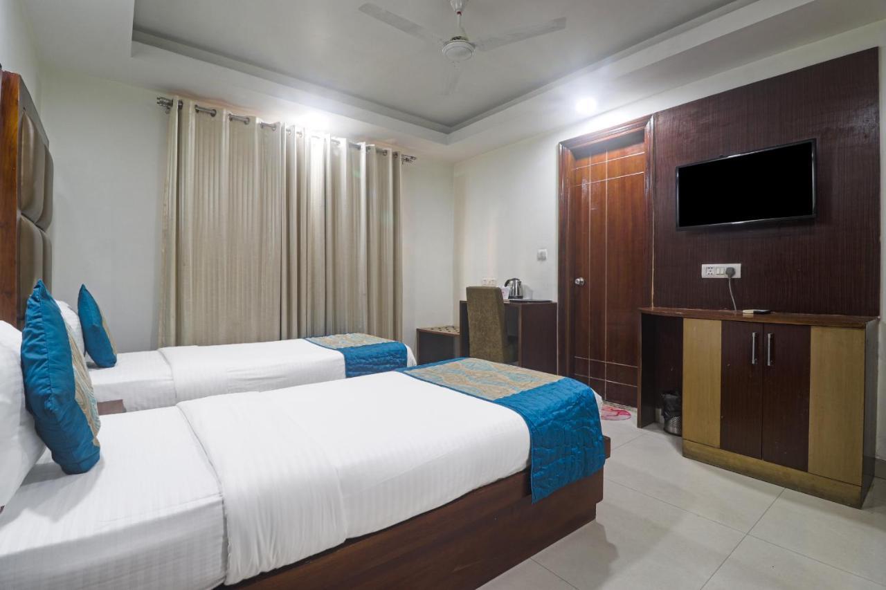 Hotel Sizzling Starr New Delhi Exterior photo