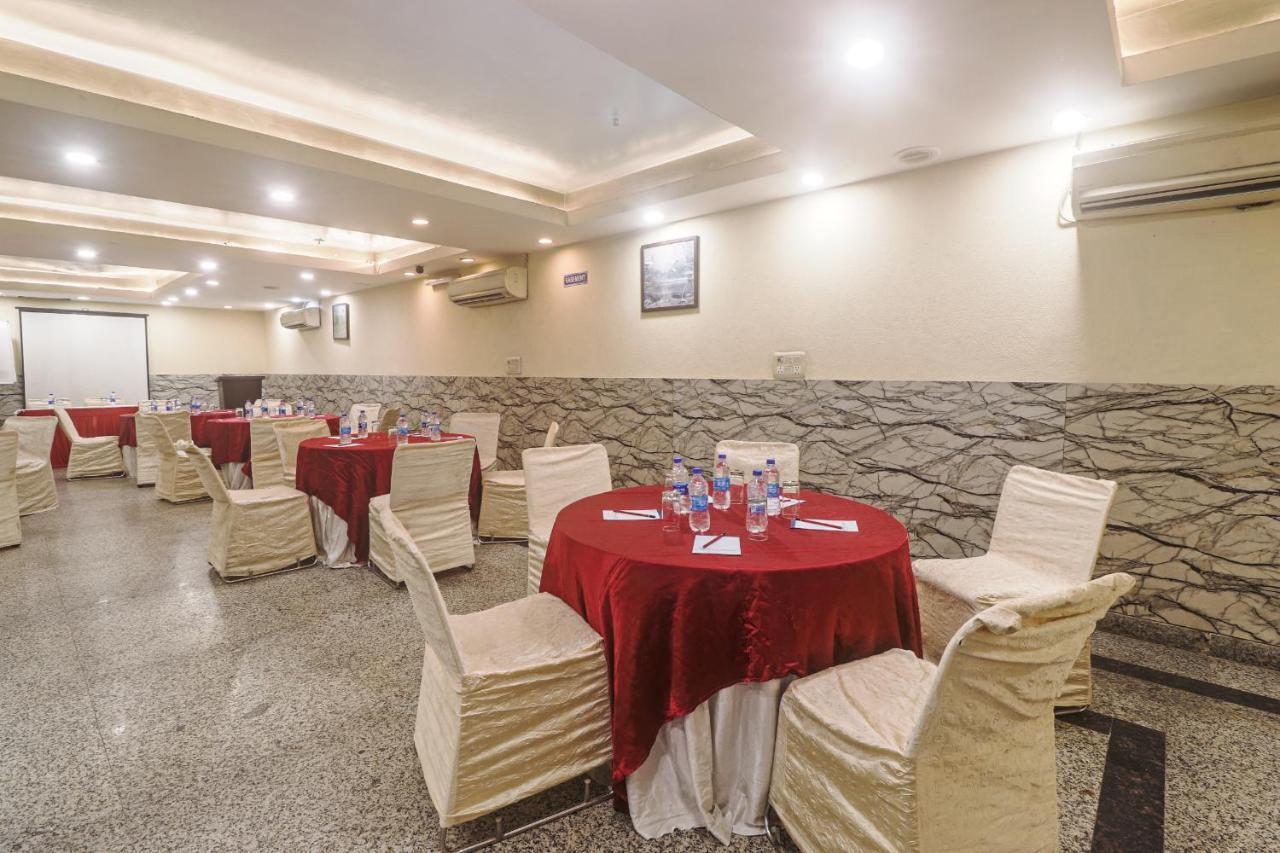 Hotel Sizzling Starr New Delhi Exterior photo